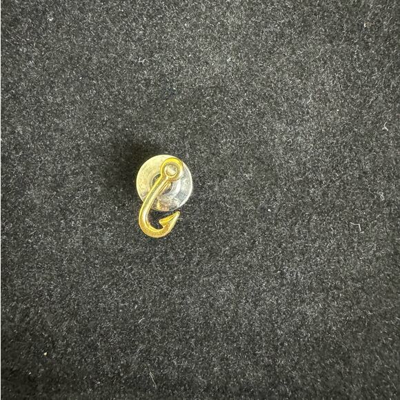 Vintage Gold tone Fishing Hook Fisherman Angler‎ Tie Tack Pin Brooch Lapel Pin - Picture 2 of 6